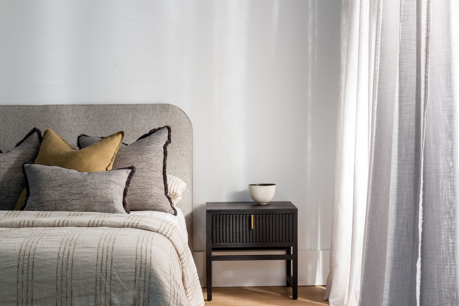 Selecting the Best Bedside Table: Your Ultimate Guide for Style and ...